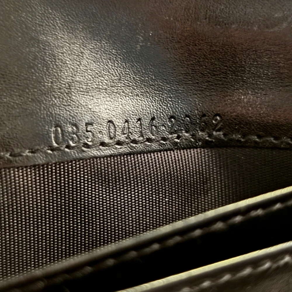 🇮🇹 GUCCI Long Wallet Vintage Bi-Fold: Black Leather & Silver Detailing 🖤